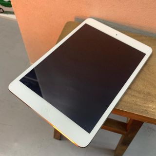 アイパッド(iPad)のipad mini2 16gb シルバー　pro air(タブレット)