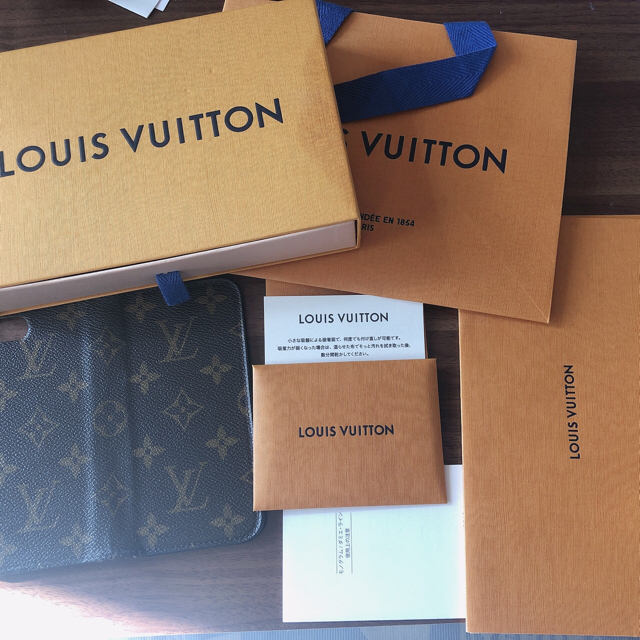 LOUIS VUITTON - VUITTONiPhoneケースの通販