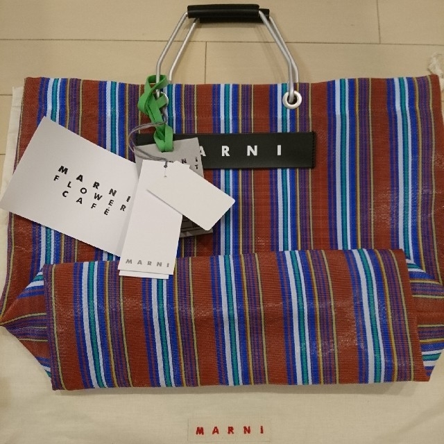 新品タグ付】MARNI マルニ フラワーカフェ バッグ 年末の