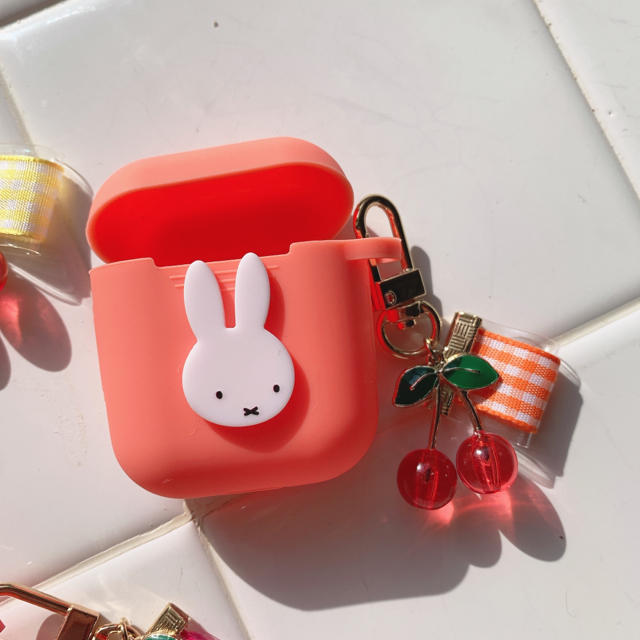 ミッフィー AirPodsケース AirPodsカバー AirPods エンタメ/ホビーのおもちゃ/ぬいぐるみ(キャラクターグッズ)の商品写真