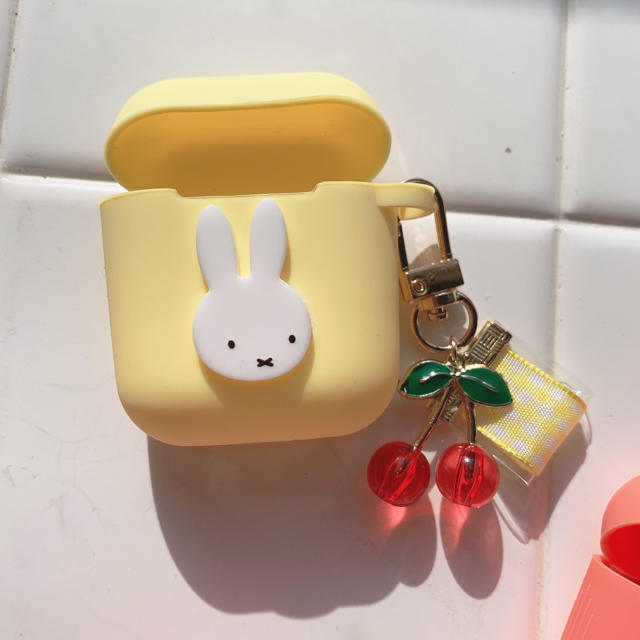 ミッフィー AirPodsケース AirPodsカバー AirPods エンタメ/ホビーのおもちゃ/ぬいぐるみ(キャラクターグッズ)の商品写真