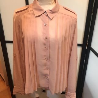 ビーシービージーマックスアズリア(BCBGMAXAZRIA)のお値下げしました！ BCBG シースルーピンクベージュプリーツシャツS(シャツ/ブラウス(長袖/七分))