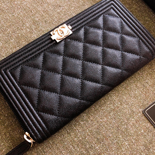 正規品 新品 BOY CHANEL キャビアスキン ウォレット