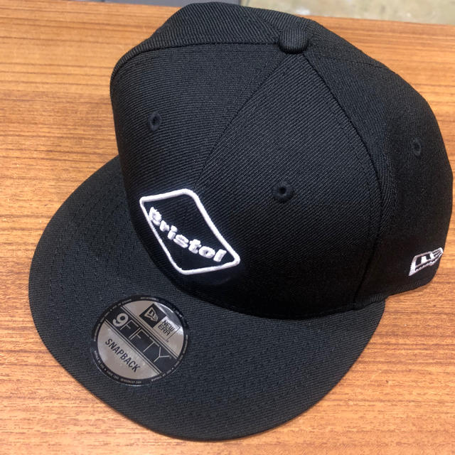 F.C.R.B.(エフシーアールビー)のFCRB BRISTOL NEWERA EMBLEM 9FIFTY CAP メンズの帽子(キャップ)の商品写真