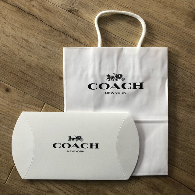 COACH(コーチ)の専用箱と紙袋付き【coach】カードケース　赤　茶 レディースのファッション小物(名刺入れ/定期入れ)の商品写真