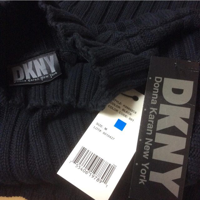 DKNY(ダナキャランニューヨーク)の新品タグ付き★DKNY ブラックセーターワンピース レディースのワンピース(ひざ丈ワンピース)の商品写真