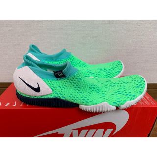 ナイキ(NIKE)の【NIKE】未使用・タグ付き　AQUA SOCK 360 緑(スニーカー)