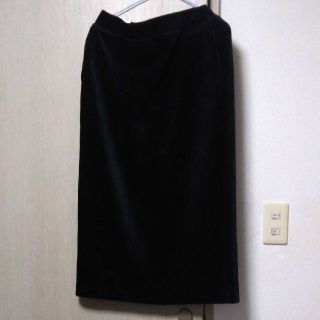 ユニクロ(UNIQLO)のユニクロ コーデュロイロングナロースカート 黒 L(ロングスカート)