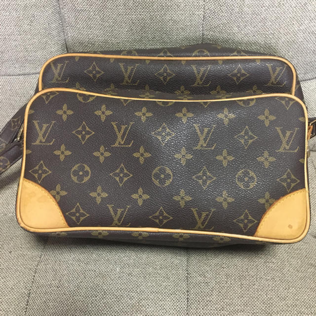 LOUIS VUITTON ナイル モノグラム ショルダーバッグ PVC レザー約28cm横幅