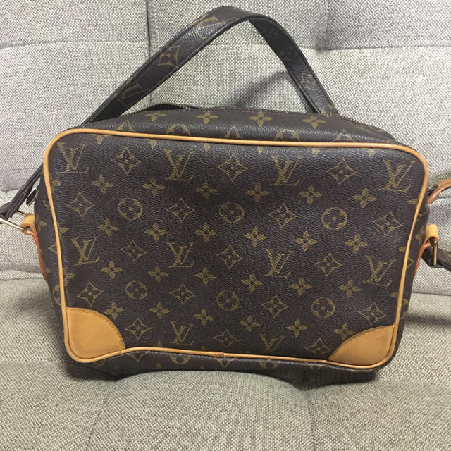 LOUIS VUITTON(ルイヴィトン)のLOUIS VUITTON ナイル モノグラム ショルダーバッグ PVC レザー レディースのバッグ(ショルダーバッグ)の商品写真