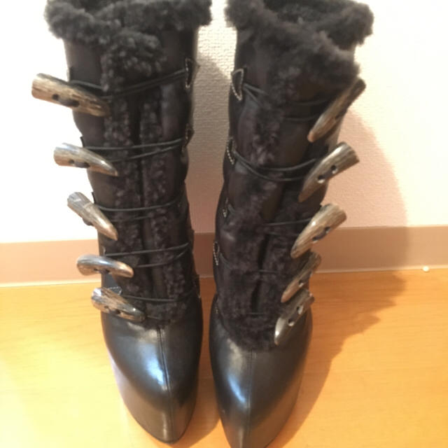 Christian Louboutin(クリスチャンルブタン)の美品ルブタン ブーツ レディースの靴/シューズ(ブーツ)の商品写真