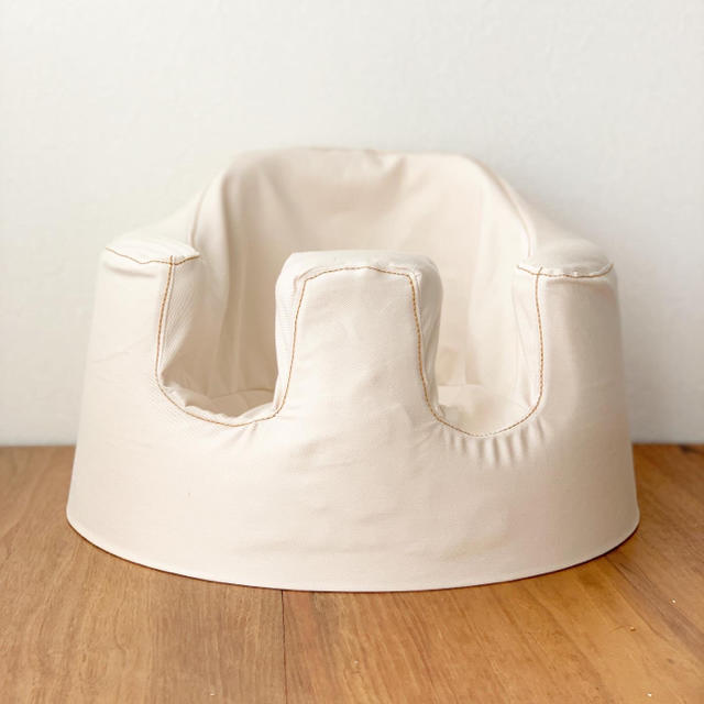 Bumbo(バンボ)のバンボカバー ハンドメイド アイボリーホワイト ステッチ キッズ/ベビー/マタニティの寝具/家具(その他)の商品写真