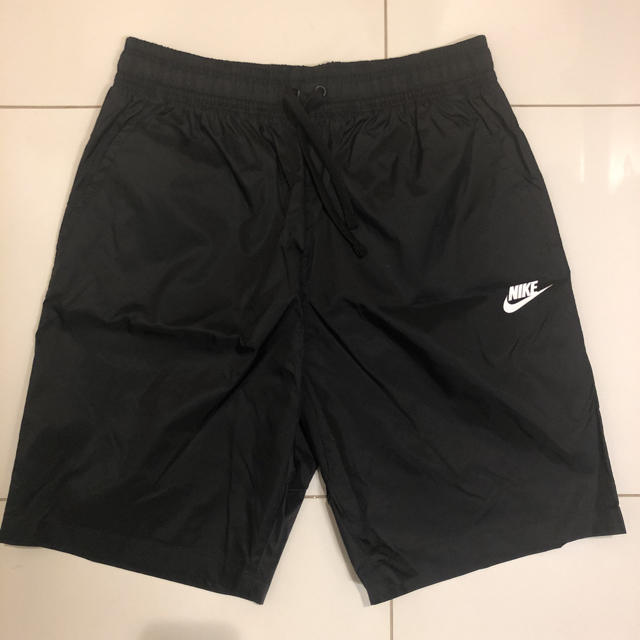NIKE - 新品NIKEビッグスウッシュシャカシャカ ハーフパンツの NIKE - 新品NIKEビッグスウッシュシャカシャカ ハーフパンツの