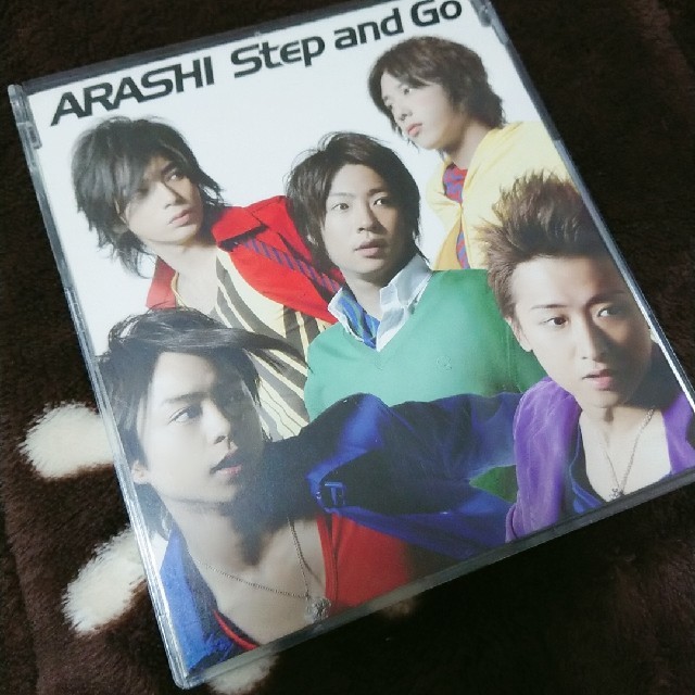 嵐(アラシ)の嵐「Step and Go」シングルCD エンタメ/ホビーのCD(ポップス/ロック(邦楽))の商品写真