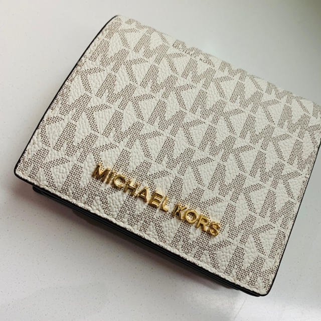 スーパー モデル 人気 - Michael Kors - Michael Kors マイケル・コース　折りたたみ財布❤︎新品　ホワイトの通販 by プロフ必読🖤Mana