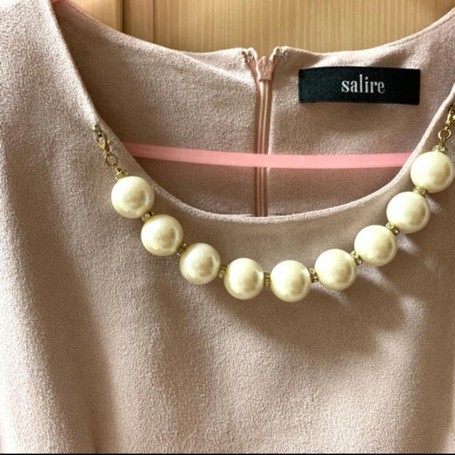 salire(サリア)のSALE　salire パール付　ワンピース レディースのワンピース(ミニワンピース)の商品写真