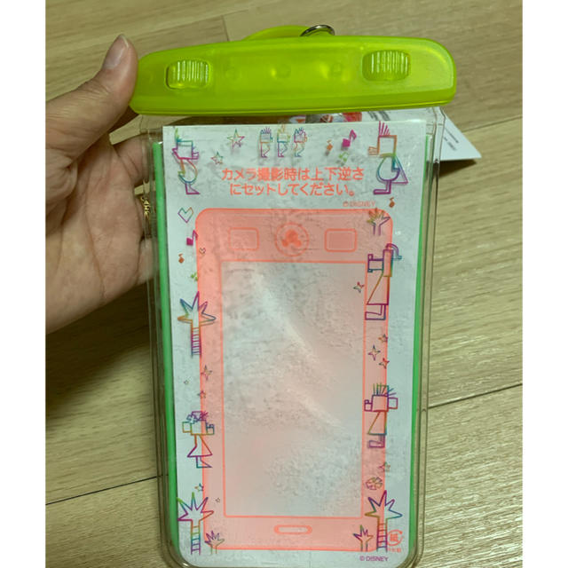 Disney(ディズニー)の【新品】ドナルド　防水スマホケース エンタメ/ホビーのおもちゃ/ぬいぐるみ(キャラクターグッズ)の商品写真