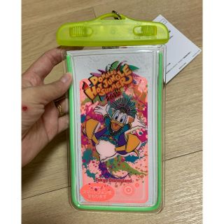 ディズニー(Disney)の【新品】ドナルド　防水スマホケース(キャラクターグッズ)