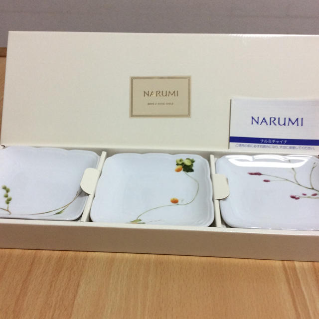 NARUMI(ナルミ)のNARUMI スクエアプレート里花暦 インテリア/住まい/日用品のキッチン/食器(食器)の商品写真