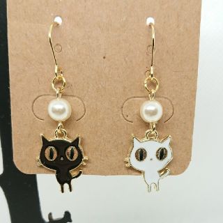 ハンドメイド◎黒ネコ&白ネコ ピアス◎(ピアス)