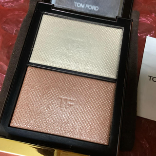 トムフォード(TOM FORD)のトムフォード   スキン イルミネイティング パウダー デュオ   パウダー (フェイスパウダー)