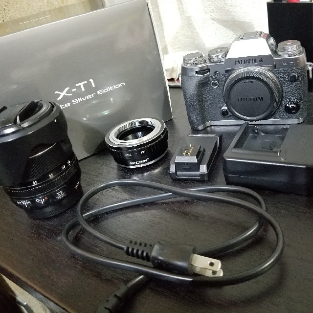 富士フイルム(フジフイルム)の富士フィルム Fujifilm X-T1 silver + lens kit スマホ/家電/カメラのカメラ(ミラーレス一眼)の商品写真