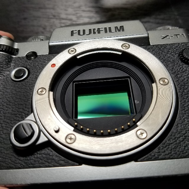 富士フイルム(フジフイルム)の富士フィルム Fujifilm X-T1 silver + lens kit スマホ/家電/カメラのカメラ(ミラーレス一眼)の商品写真