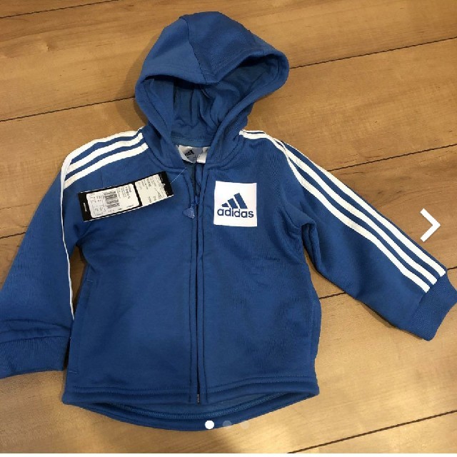 adidas(アディダス)の新品未使用☆中綿つきパーカー キッズ/ベビー/マタニティのベビー服(~85cm)(ジャケット/コート)の商品写真