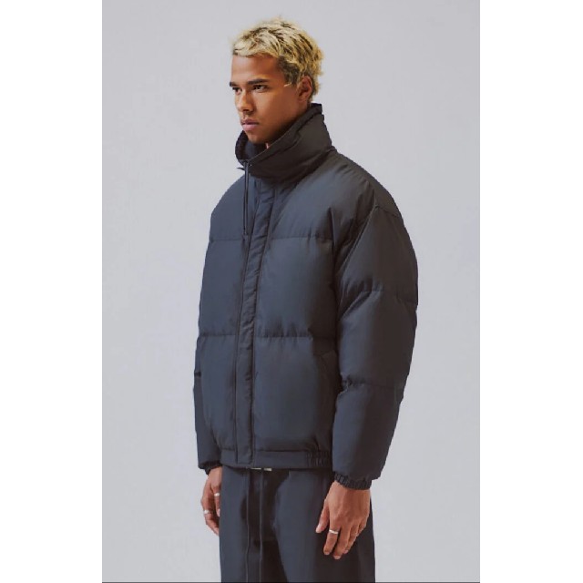 FEAR OF GOD(フィアオブゴッド)の[新品] FOG Essentials Puffer Jacket Lsize メンズのジャケット/アウター(その他)の商品写真