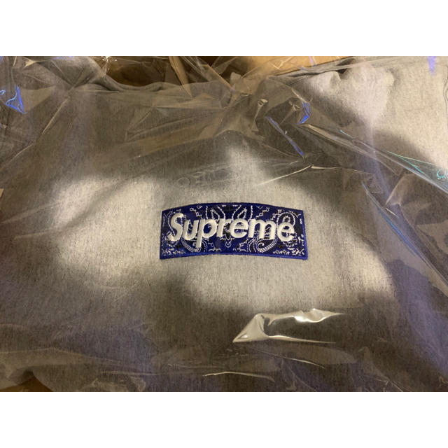 【2022春夏新作】  - Supreme supreme grey l Hooded Logo Box Bandana パーカー