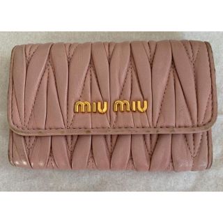 ミュウミュウ(miumiu)のmiumiu マテラッセ　レザーキーケース　ピンク(キーケース)