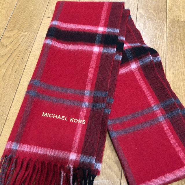 Michael Kors(マイケルコース)のマイケルコースMICHAEL KORS　カシミヤ１００％　マフラー　（赤×黒） レディースのファッション小物(マフラー/ショール)の商品写真