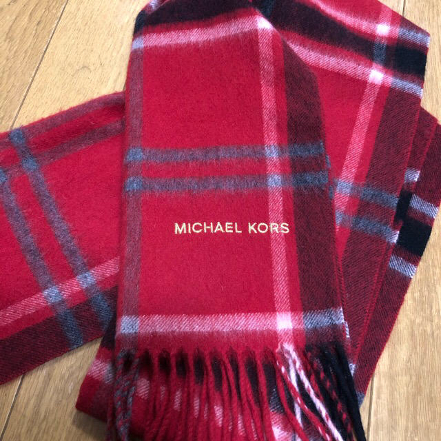 Michael Kors(マイケルコース)のマイケルコースMICHAEL KORS　カシミヤ１００％　マフラー　（赤×黒） レディースのファッション小物(マフラー/ショール)の商品写真