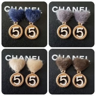 シャネル(CHANEL)のふわもこ♡No.5ピアス(ピアス)