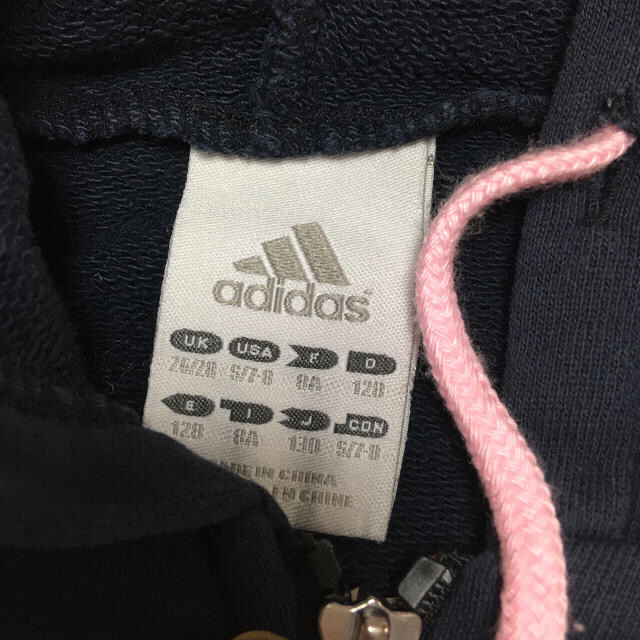 adidas(アディダス)のadidas  130 パーカー キッズ/ベビー/マタニティのキッズ服女の子用(90cm~)(ジャケット/上着)の商品写真