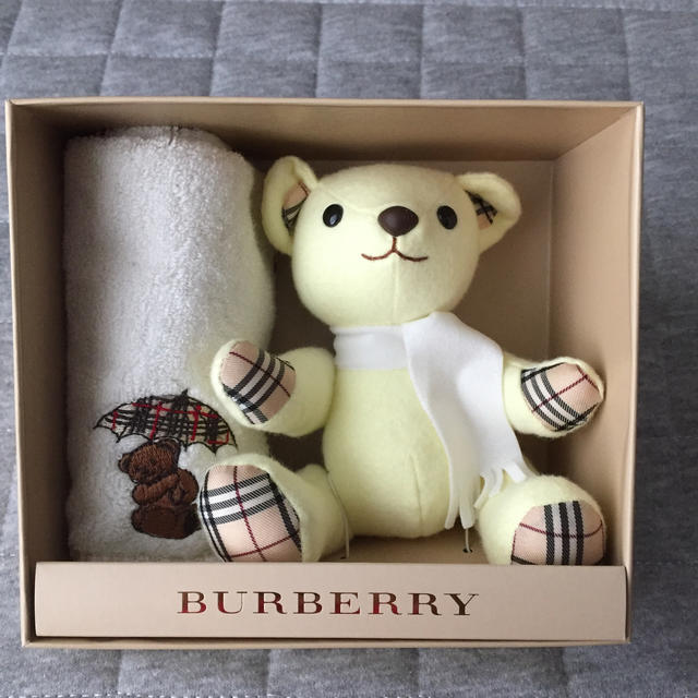 BURBERRY(バーバリー)のBURBERRY バーバリー ギフトセット ぬいぐるみ ハンドタオル インテリア/住まい/日用品の日用品/生活雑貨/旅行(タオル/バス用品)の商品写真