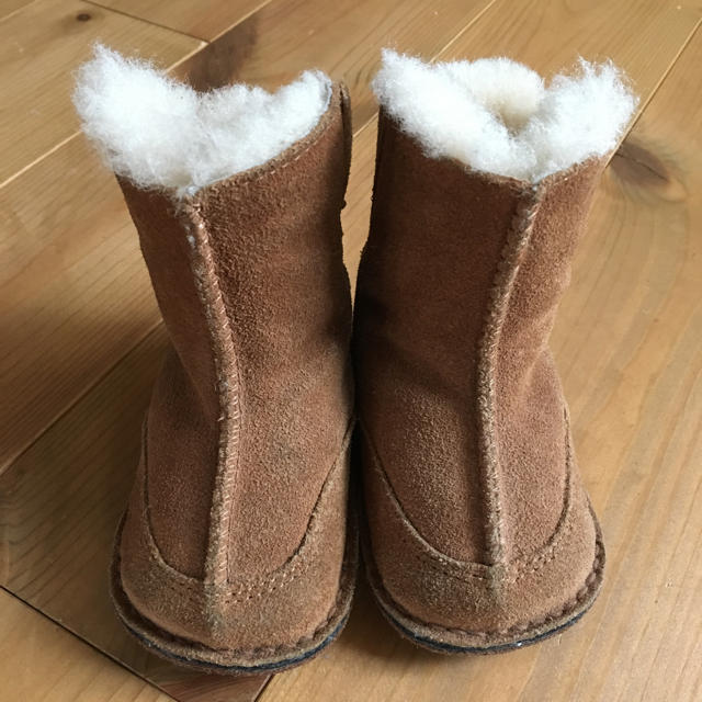 UGG(アグ)のUGG ムートン ブーツ キッズ/ベビー/マタニティのベビー靴/シューズ(~14cm)(その他)の商品写真