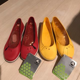 クロックス(crocs)の値下げ！レディース クロックス サンダル 赤 黄色 セット！(サンダル)