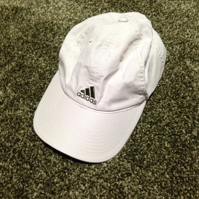 adidas(アディダス)のadidasキャップ レディースの帽子(キャップ)の商品写真