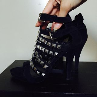 ザラ(ZARA)の美品 ZARAスタッズサンダル ブラック size37(サンダル)