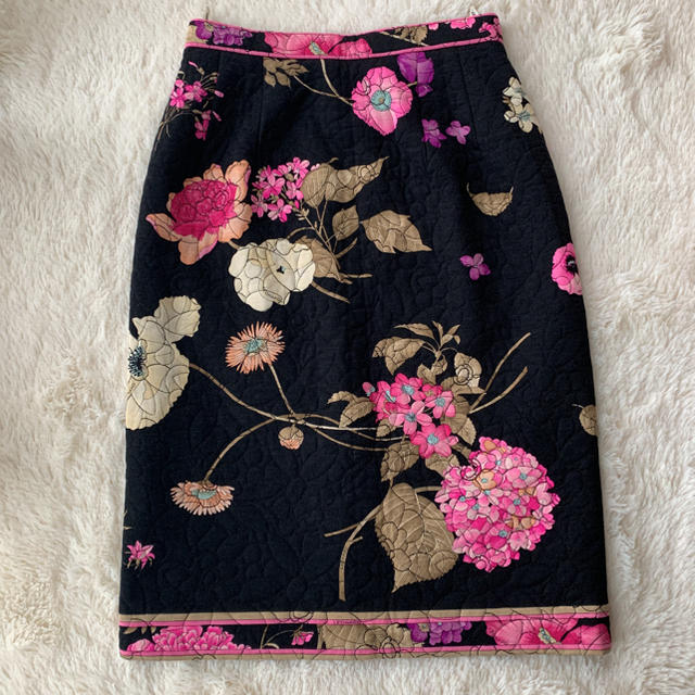 LEONARD(レオナール)の『お値下げ』❤️LEONARO  レオナール❤️ 素敵なお花柄 スカート レディースのスカート(ひざ丈スカート)の商品写真