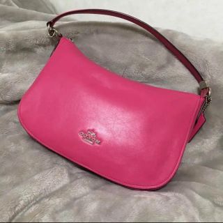 コーチ(COACH)のほぼ新品　coach コーチ　ピンク　ショルダーバッグ(ショルダーバッグ)