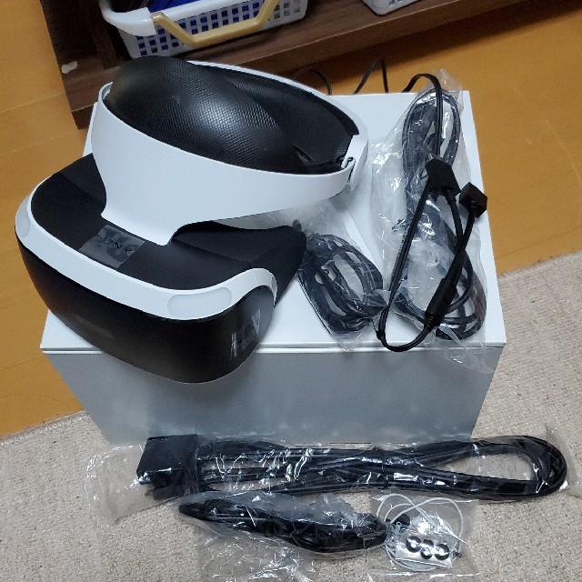 PlayStation VR(プレイステーションヴィーアール)のJUKEさん専用　PSVR　カメラ付き　美品 エンタメ/ホビーのゲームソフト/ゲーム機本体(家庭用ゲーム機本体)の商品写真