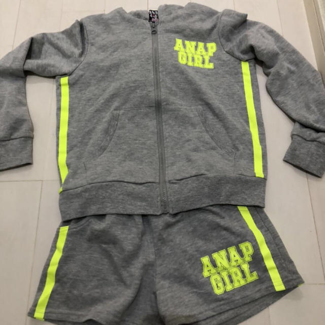 ANAP(アナップ)のANAP GIRL  アナップガール　パーカーショートパンツ　上下セット　140 キッズ/ベビー/マタニティのキッズ服女の子用(90cm~)(その他)の商品写真