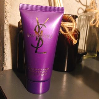 イヴサンローランボーテ(Yves Saint Laurent Beaute)のイヴ・サンローラン　ボディローション(ボディローション/ミルク)