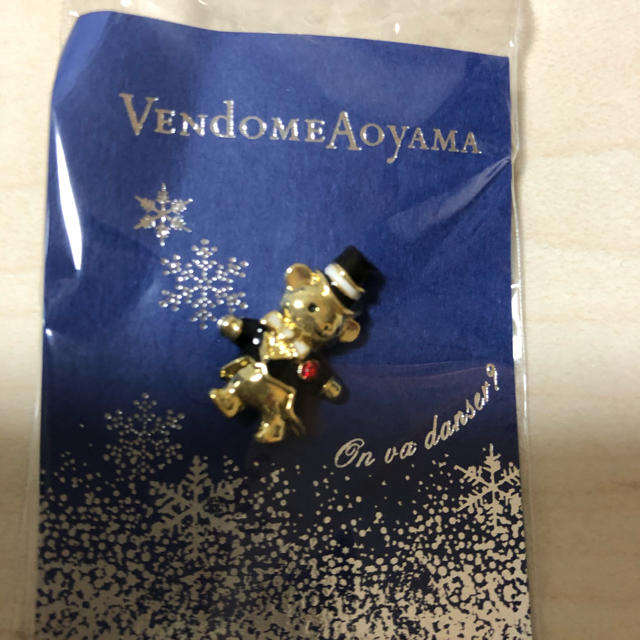 Vendome Aoyama(ヴァンドームアオヤマ)のヴァンドーム青山　クマ　ピンバッジ エンタメ/ホビーのアニメグッズ(バッジ/ピンバッジ)の商品写真