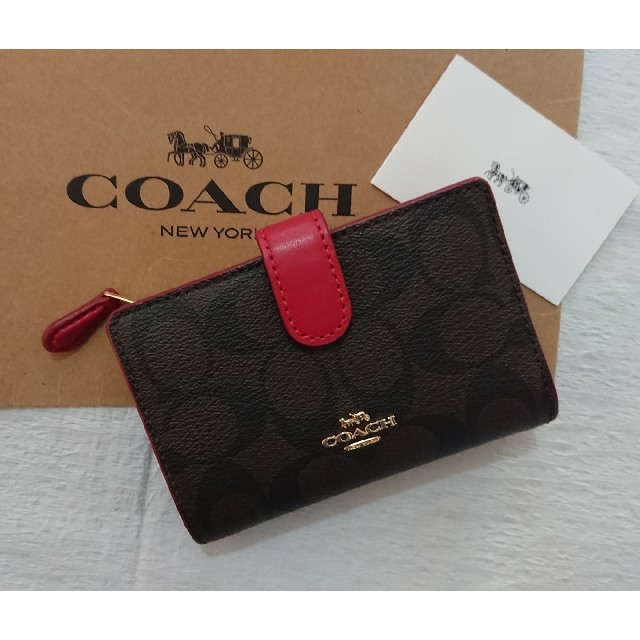 Coach １番人気 19 秋 最新色 コーチ２つ折り財布 ブラウン トゥルーレッドの通販 By たらちゃん S Shop コーチならラクマ