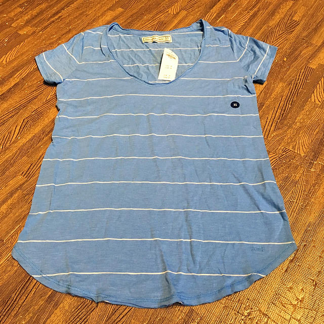 Abercrombie&Fitch(アバクロンビーアンドフィッチ)の専用❣️新品未使用　タグ付き　アバクロ Tシャツ レディースのトップス(Tシャツ(半袖/袖なし))の商品写真