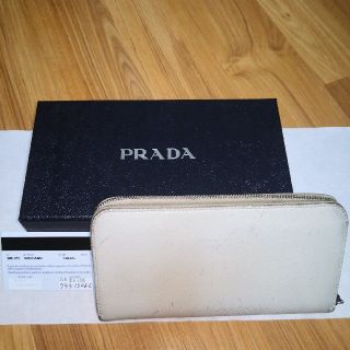 プラダ(PRADA)のPRADAラウンドジップ長財布(長財布)