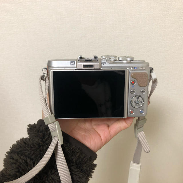 OLYMPUS(オリンパス)のOLYMPUS PEN8 最終値下げ スマホ/家電/カメラのカメラ(ミラーレス一眼)の商品写真